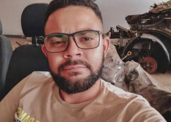 Jovem de 24 anos morre ao usar celular conectado a uma tomada elétrica no Piauí